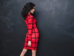 Модное платье в красно-черную клетку: фото образов, с чем носить